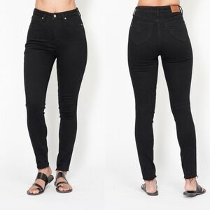 Judy Blue NWT Skinny Fit Black Jeans‎ Raw Hem JB88865 Size 32